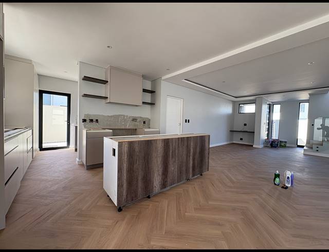 4 BEDROOM HOUSE FOR SALE IN SANDOWN